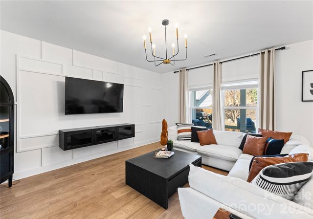 651 Tennyson Drive, Charlotte, NC 28208