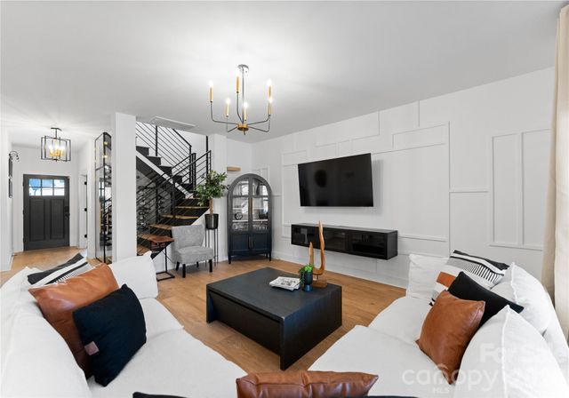 651 Tennyson Drive, Charlotte, NC 28208