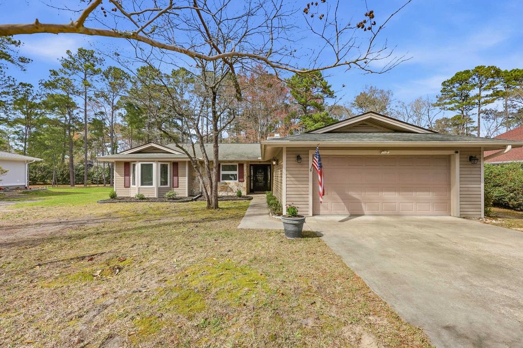 3 Niblick Ct., Carolina Shores, SC 28467