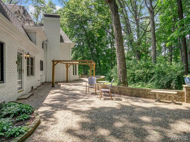 335 N Powder Mill Road, Belleville, IL 62223