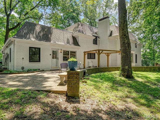 335 N Powder Mill Road, Belleville, IL 62223