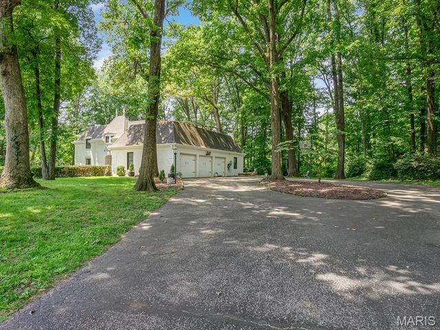 335 N Powder Mill Road, Belleville, IL 62223