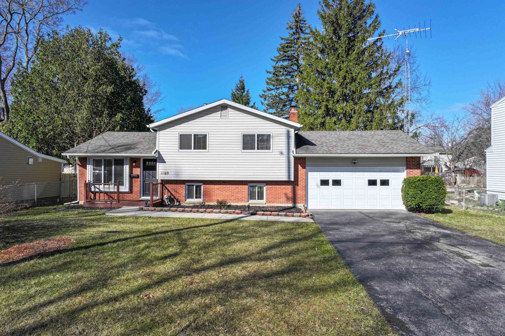 11160 Riverview Drive, Grand Blanc, MI 48439