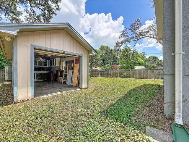 1926 MEADOWRIDGE DRIVE, Valrico, FL 33596