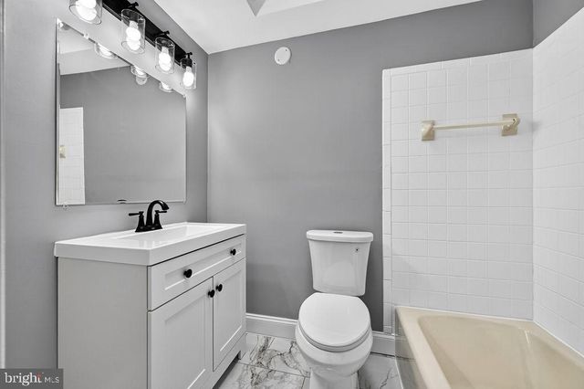 902 TAYLOR DR, Folcroft, PA 19032