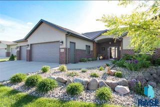 5511 S Jaren Lee Pl, Sioux Falls, SD 57108