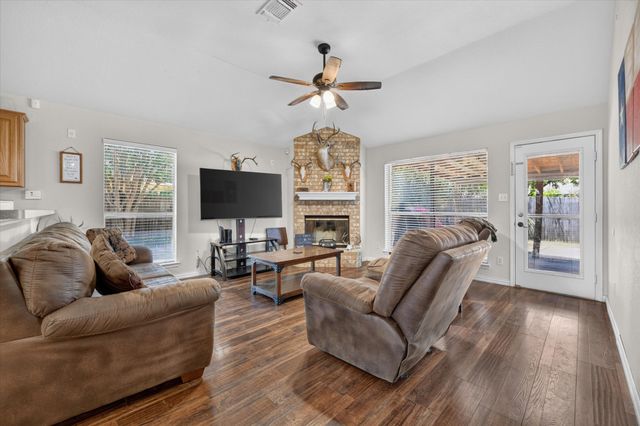 1144 Park Glen, Crowley, TX 76036