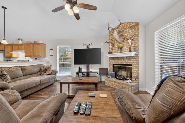 1144 Park Glen, Crowley, TX 76036