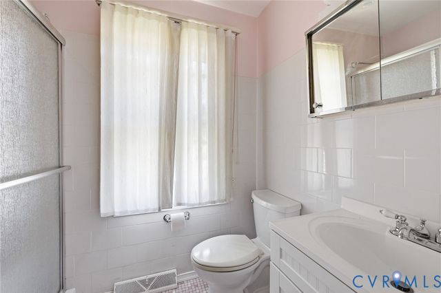 625 Pinehurst Ave, Colonial Heights, VA 23834