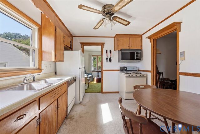 625 Pinehurst Ave, Colonial Heights, VA 23834