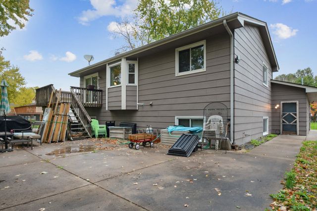 9143 James Avenue N, Brooklyn Park, MN 55444