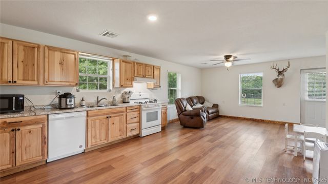 25301 E 330 Road, Chelsea, OK 74016