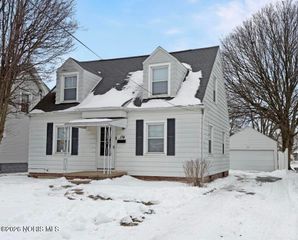 174 Hannum Avenue, Rossford, OH 43460