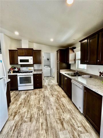2205 W Acacia 155, Hemet, CA 92545