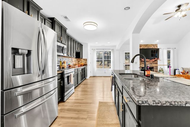 1838 Patricia Dr, Clarksville, TN 37040