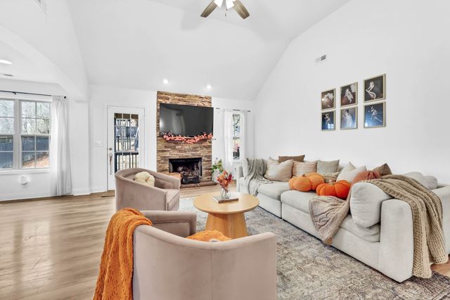 1838 Patricia Dr, Clarksville, TN 37040