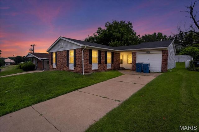 2583 Robley Drive, St Louis, MO 63136