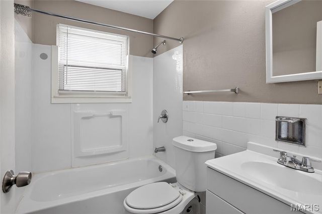 2583 Robley Drive, St Louis, MO 63136