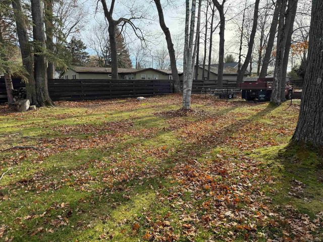 3657 E Houghton Lake Drive, Houghton Lake, MI 48629