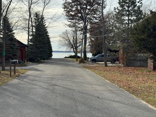 3657 E Houghton Lake Drive, Houghton Lake, MI 48629