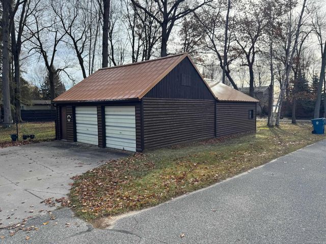 3657 E Houghton Lake Drive, Houghton Lake, MI 48629