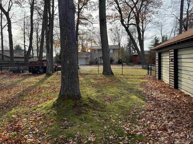 3657 E Houghton Lake Drive, Houghton Lake, MI 48629