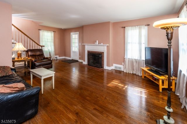 551 Winsor St, Bound Brook Boro, NJ 08805