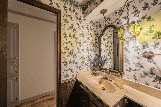 608 Sandlin Drive, Bedford, TX 76021