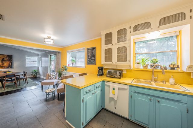 608 Sandlin Drive, Bedford, TX 76021