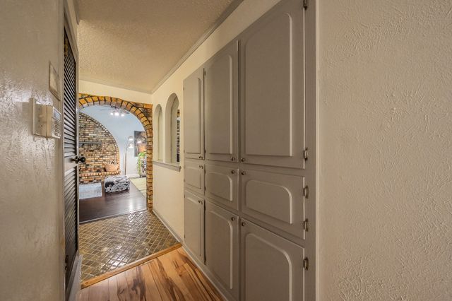 608 Sandlin Drive, Bedford, TX 76021