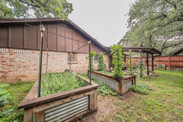 608 Sandlin Drive, Bedford, TX 76021