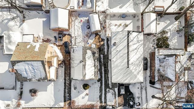 33 Beaumont Place, Newark, NJ 07104