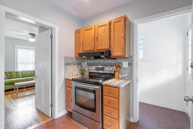 61 Acushnet Ave, Worcester, MA 01606