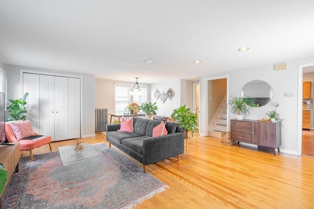 61 Acushnet Ave, Worcester, MA 01606