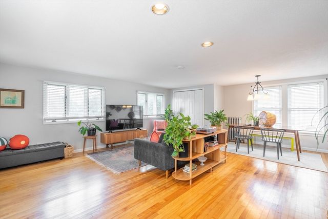 61 Acushnet Ave, Worcester, MA 01606