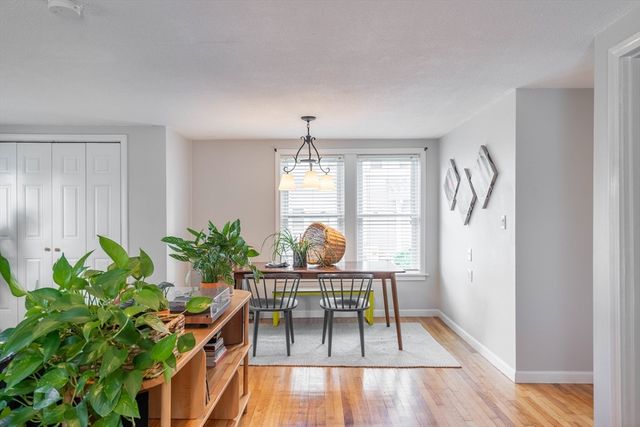 61 Acushnet Ave, Worcester, MA 01606