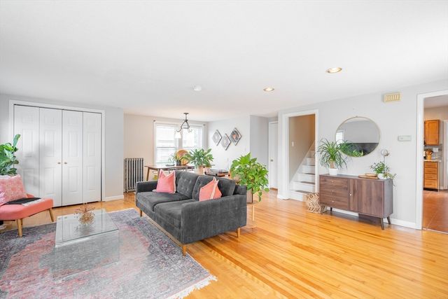61 Acushnet Ave, Worcester, MA 01606