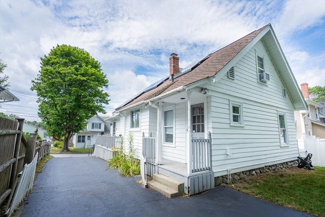 61 Acushnet Ave, Worcester, MA 01606