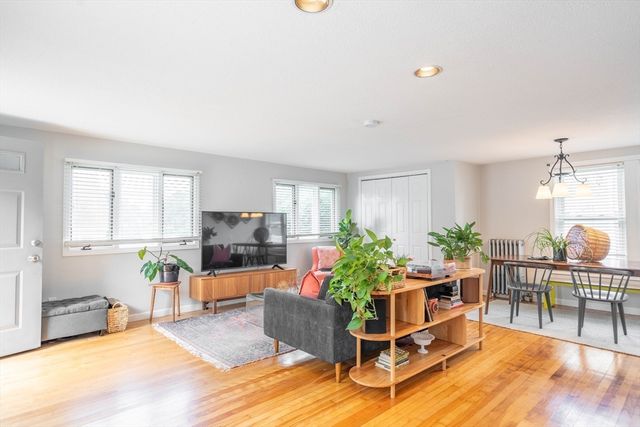61 Acushnet Ave, Worcester, MA 01606