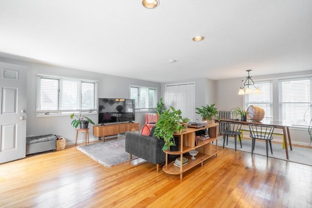 61 Acushnet Ave, Worcester, MA 01606