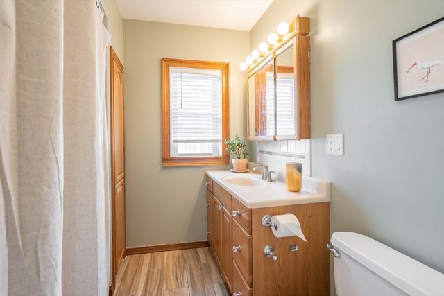 61 Acushnet Ave, Worcester, MA 01606
