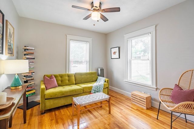 61 Acushnet Ave, Worcester, MA 01606