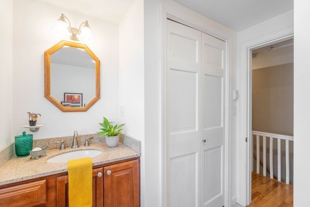 61 Acushnet Ave, Worcester, MA 01606