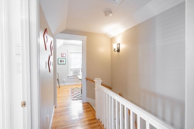61 Acushnet Ave, Worcester, MA 01606