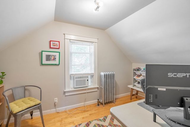 61 Acushnet Ave, Worcester, MA 01606