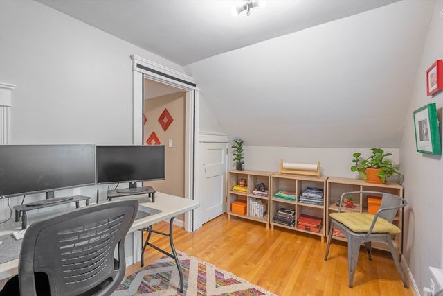 61 Acushnet Ave, Worcester, MA 01606