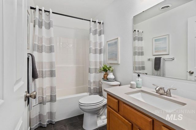 178 W Lava Falls Dr, Meridian, ID 83646