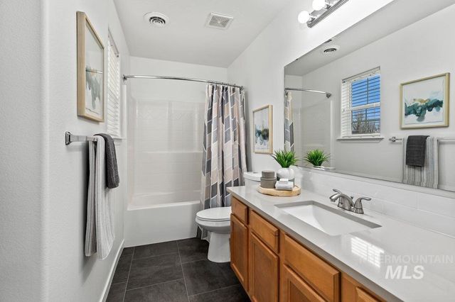 178 W Lava Falls Dr, Meridian, ID 83646