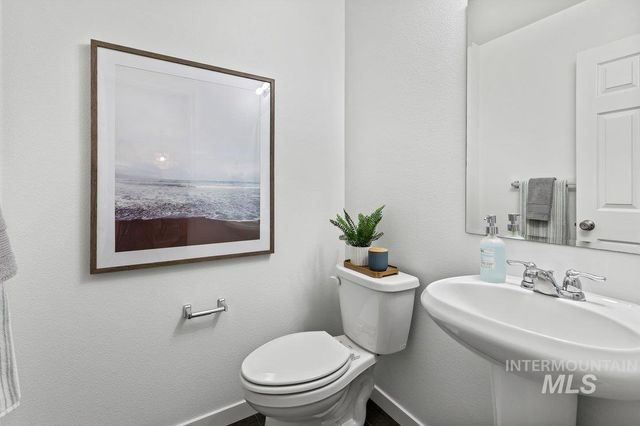 178 W Lava Falls Dr, Meridian, ID 83646