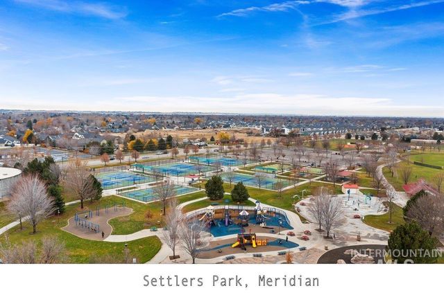 178 W Lava Falls Dr, Meridian, ID 83646